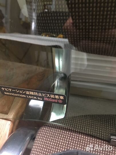 Заднее левое стекло на тойоту Аква