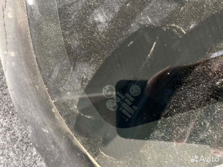 Стекло форточка заднее правое Volkswagen Polo 5