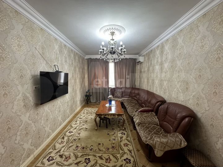 2-к. квартира, 80 м², 8/11 эт.