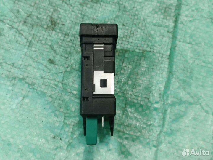 Кнопка подогрева сидений Volkswagen Passat B5+