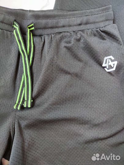 Комплект на 140-150, 2 футболки и штаны/брюки