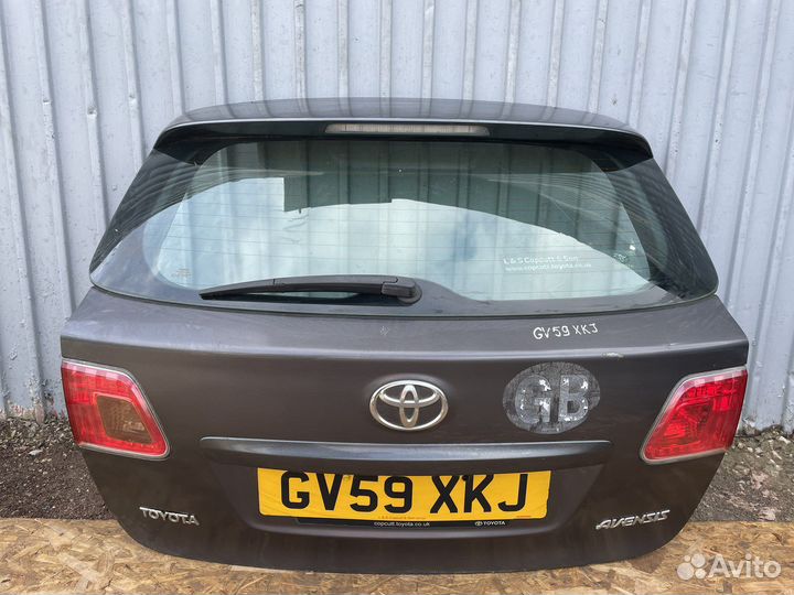 Крышка багажника toyota avensis 2012-2015