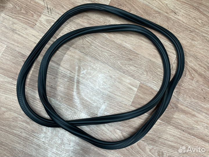 Уплотнитель двери задней porsche macan LR