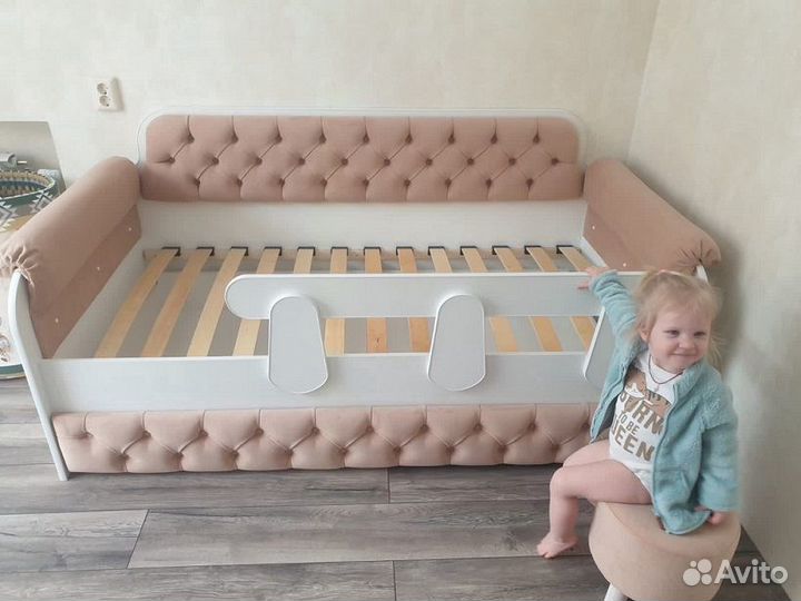 Детская кровать с каретной стяжкой