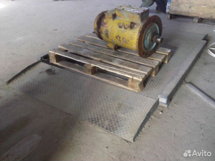 Редуктор поворота крана кб 674 с эл.двигателем Д22