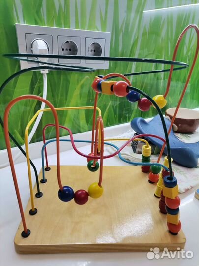 Деревянный лабиринт и кубики