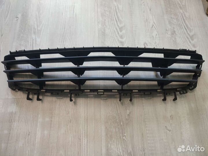 Решетка бампера центральная Опель Астра Н