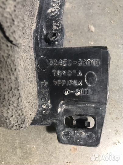 Кронштейн решетки радиатора Toyota Camry 70