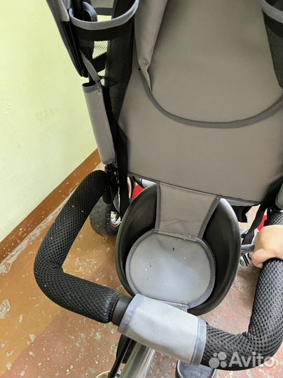 Детский велосипед с ручкой