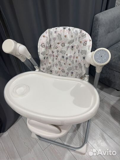 Стульчик для кормления с качелями