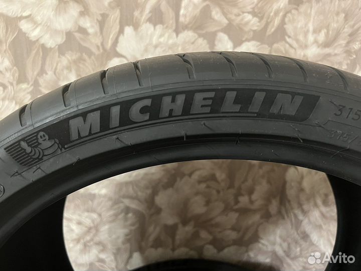 Michelin Pilot Sport 4 S 315/30 R22 и 285/35 R22 107Y