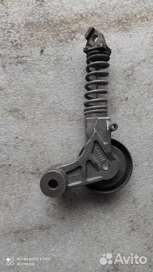 Натяжной ролик приводного ремня Opel Corsa D