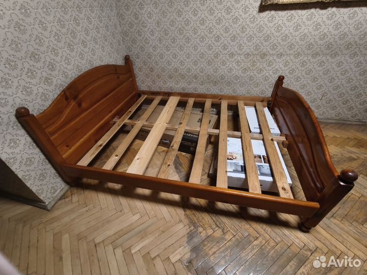 Кровать двуспальная массива дерева