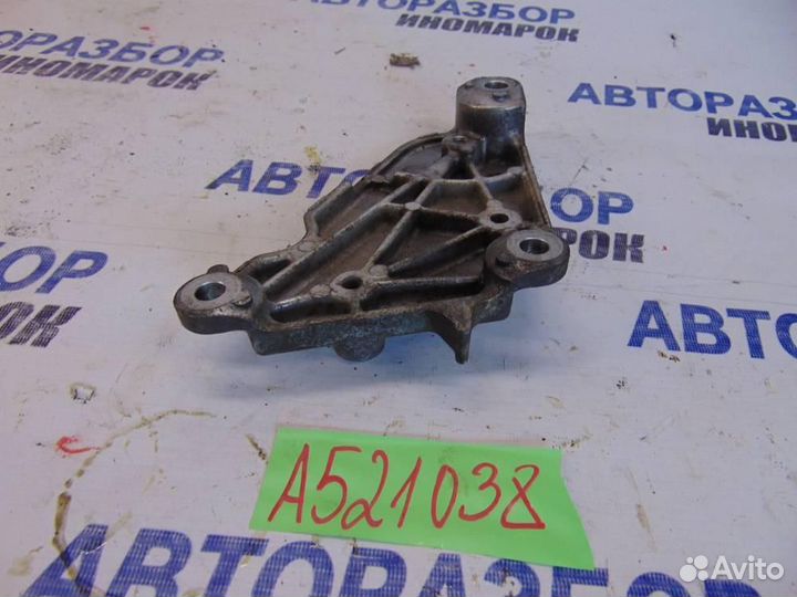 Кронштейн ролика-натяжителя руч. ремня для Infinit