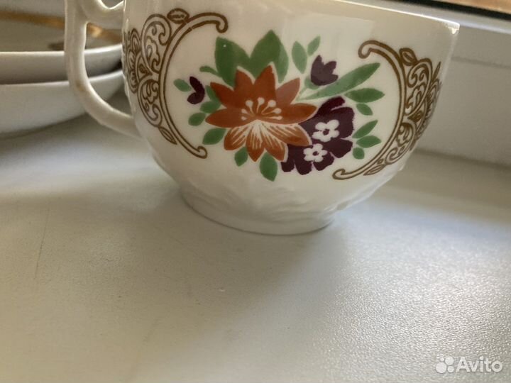 Чашки и блюдца сахарница и заварочный чайник