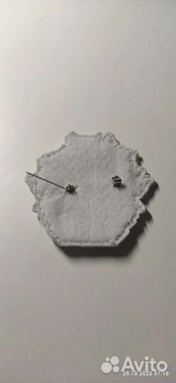 Значок-вышивка 