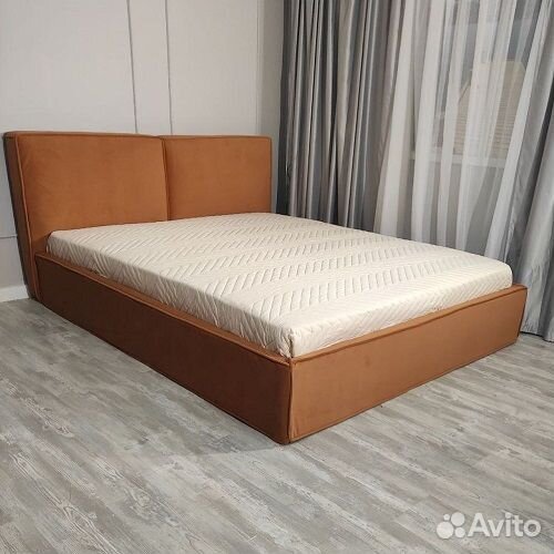 Кровать с матрасом