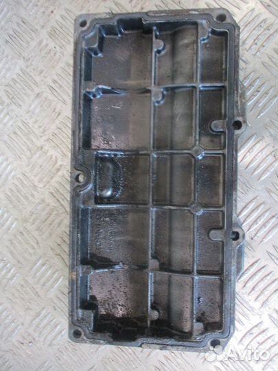 Боковая крышка блока двс Scania 1835795