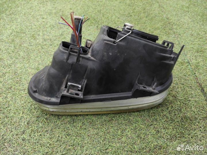 Фара правая Volkswagen Golf 4