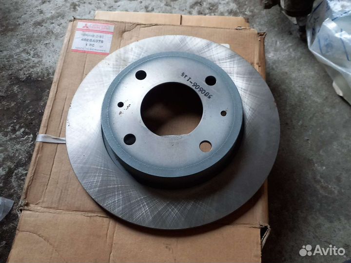 Задние тормозные диски Новые Mitsubishi Colt ориг