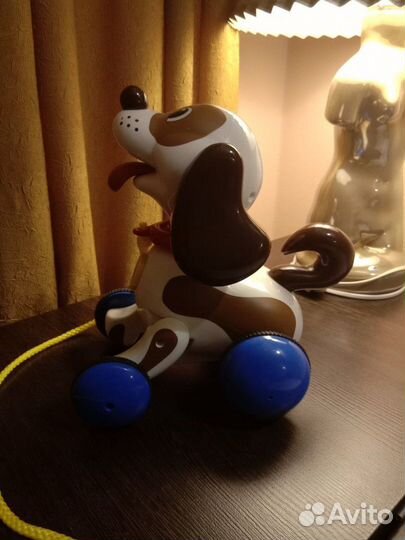 Tomy Музыкальная Игрушка-каталка