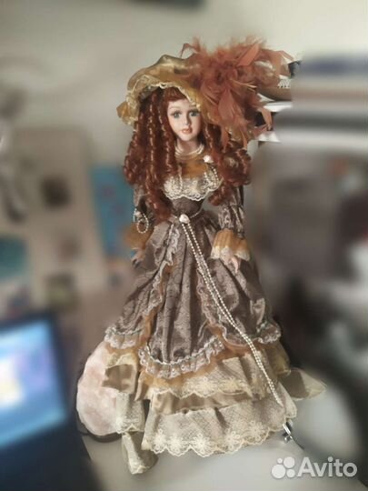Кукла фарфоровая коллекционная