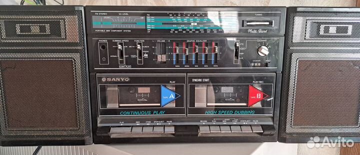 Классный магнитофон Sanyo