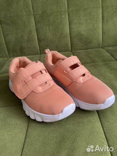 Кроссовки для девушки 37