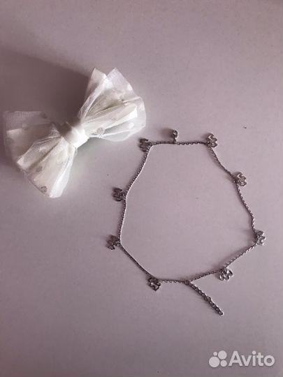 Белый бантик-заколка для волос