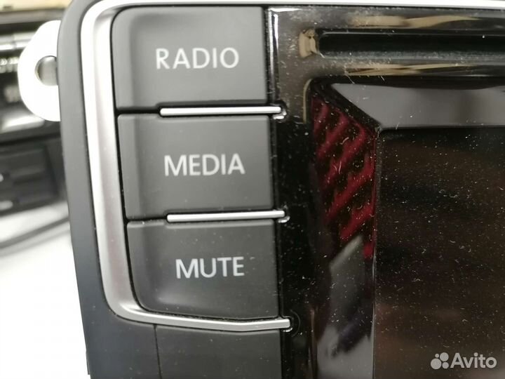 Штатная магнитола на volkswagen tiguan