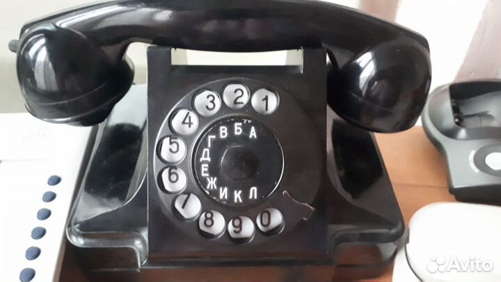 Старинный телефон