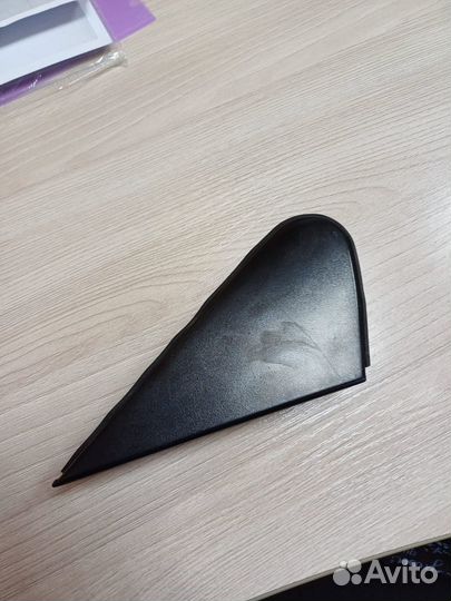 Накладка около зеркала правая