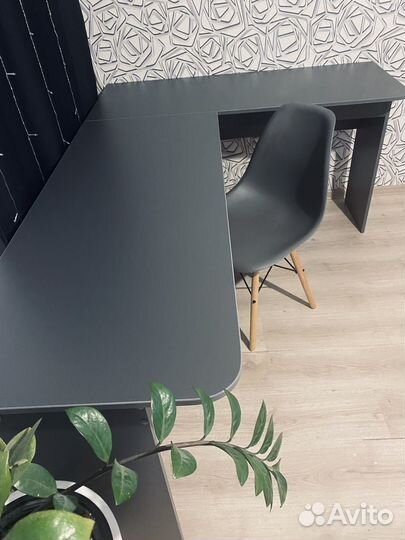 Угловой письменный стол