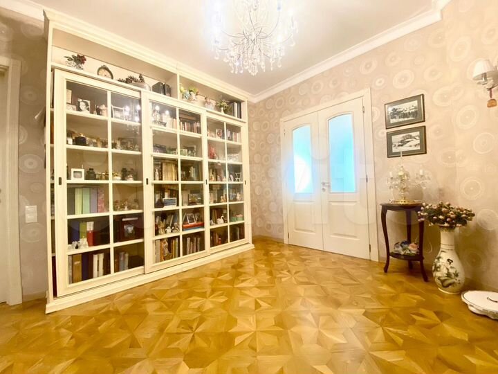 3-к. квартира, 130 м², 8/10 эт.