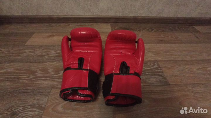 Боксерские перчатки 10 oz