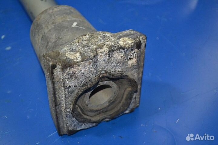 Кронштейн крыла ведущего моста, задний левый volvo