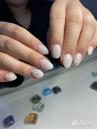 Нужна модель на маникюр