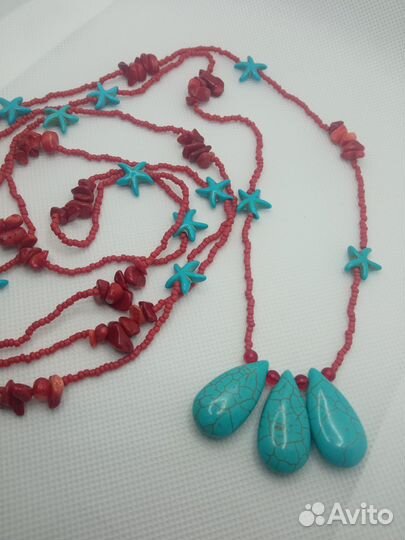 Длинное колье из коралла и говлита