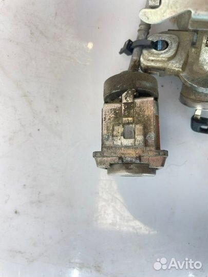 Личинки замков Toyota Corolla ZRE151L 1zrfe 2006