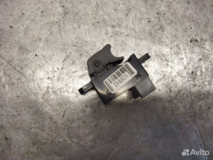 Кнопка стеклоподъемника задняя правая Ssangyong