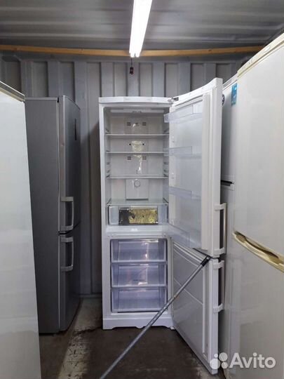 Холодильник б/у Hotpoint-Ariston ecft1813.04