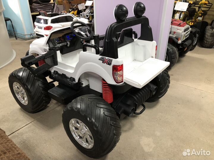 Детский электромобиль