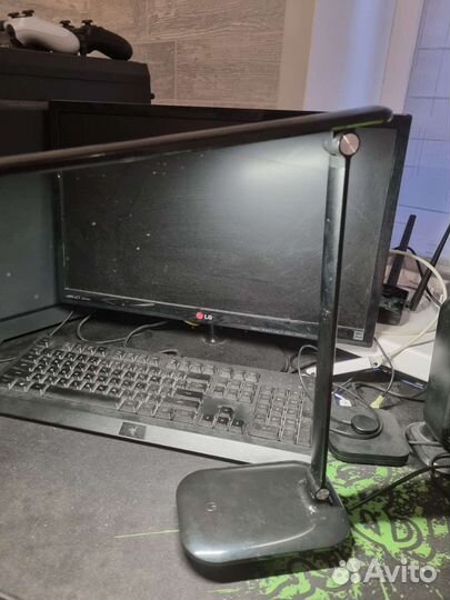 Настольная лампа