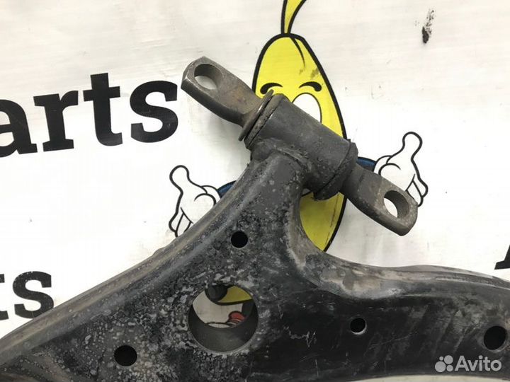 Рычаг передней правый Toyota Camry 40