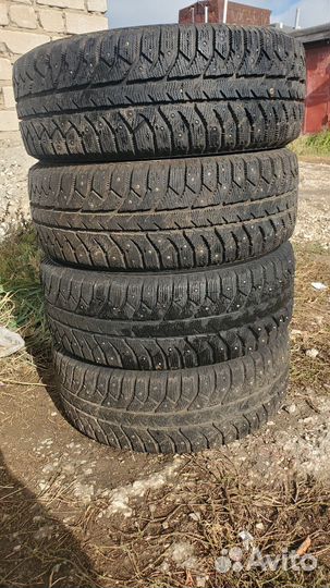 Bridgestone Ice Cruiser 7000 215/60 R16