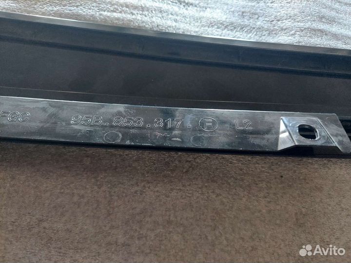 Porsche Macan Накладка стойки двери 95B