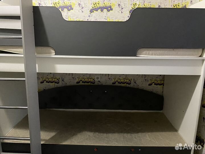 Кровать двухспальная с матрасом