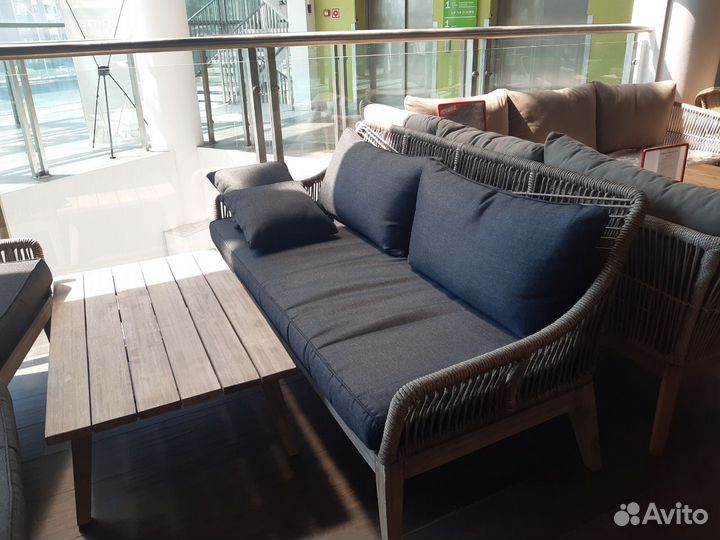 Садовая мебель: диван из акации