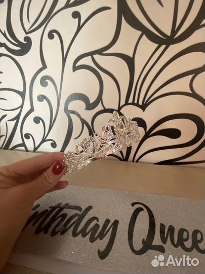 Корона и ленточка день рождения