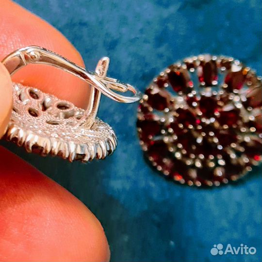Серебряные серьги с натуральным гранатом